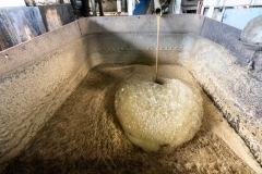 Pas très apétissant mais quand on sait ce qu'on en tirera on y goûterait persque