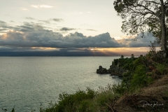 Coucher de soleil sur Basse Terre vu de la pointe Sud de Grande Terre