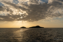 Le soleil se couche derrière les Ilets Pigeon