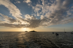 Le soleil se couche derrière les Ilets Pigeon