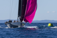 Jethou déroule au passage de la bouée